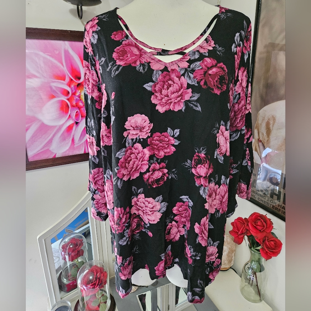 Torrid strappy floral top